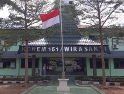 Jajaran Korem Kupang Kibarkan Bendera Setengah  Tiang