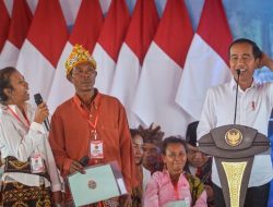 Presiden Serahkan Sertifikat Untuk Masyarakat NTT