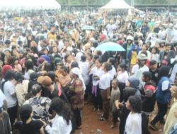 Meski Diguyur Hujan lebat 25 Ribu Massa Tak Urung Niat Ikut Deklarasi Paket Siaga