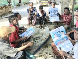 Para Pendukung Paket SIAGA Secara Swadana Cetak Kalender dan Bagikan Kepada Masyarakat