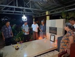SPK Bakar Lilin di Pusara Pendiri Partai Gerindra NTT, Et Funay, Nama Prabowo Disebut