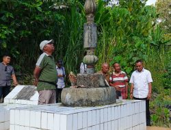 Simon Petrus Kamlasi Ziarah ke Makam Raja Amanatun Selatan