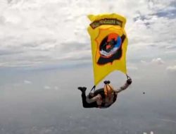 Karoops Polda NTT, Kombes Pol. Deonijiu De Fatima, Jagoan di Udara saat Atraksi Terjun Payung
