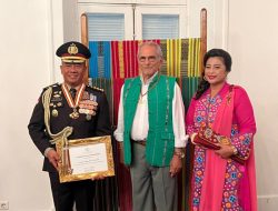 Atase Polri di KBRI Dili KBP Mikel da Costa Terima Medali Kehormatan dari Presiden Timor Leste