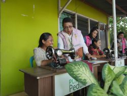 PLN Peduli Serahkan Bantuan Mesin Obras Untuk Kelompok Penjahit Dan Penenun