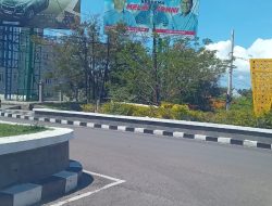 Baliho Melki Johni Masih Bertengger Manis di Kota Kupang, Ada Apa?