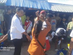 Ratusan Warga Oesao Atoin Meto Hadang Calon Gubernur Simon Petrus Kamlasi