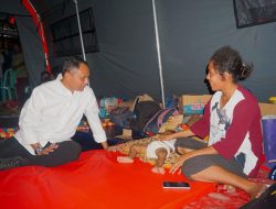 Bahagia Warga Korban Erupsi Gunung Lewotobi saat SPK Berkunjung di Kamp Pengungsian