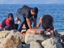 Aksi Heroik! Polisi di Sikka Selamatkan Nyawa Anak yang Nyaris Tenggelam di Pantai Lokaria