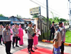 Kapolda NTT dan Ketua Bhayangkari Daerah Disambut Secara Adat di Polres Malaka