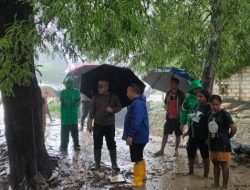 Pj Wali Kota Linus Lusi Tinjau Warga Terdampak Banjir, BPBD Diminta Siaga