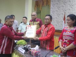 Penjabat Bupati Serahkan DPA Organisasi Perangkat Daerah Kabupaten Kupang