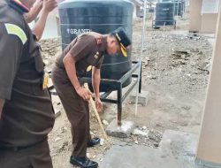 Tinjau Proyek Pebangunan Rusus Eks Timor Leste, Kajati NTT Tegaskan :  Terindikasi Korupsi