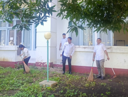 Sambut Pemimpin Baru, Para Pegawai Kerja Bakti Dilingkup Kantor Bupati Kupang