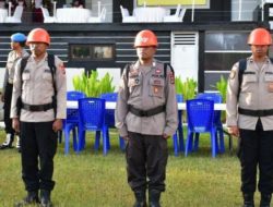 Anggota Polda NTT Pelaku Pelanggaran Wajib Gunakan Ransel dan Helm Orange Saat Apel Pagi