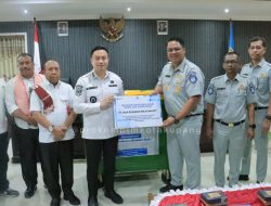 PT Jasa Raharja Bantu 5 Kontainer Sampah ke Pemkot Kupang