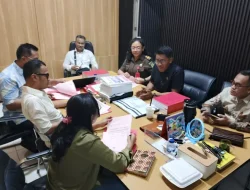 Kejati NTT Serahkan Empat Tersangka Kasus Korupsi PT Jamkrida ke Jaksa Penuntut Umum