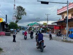 Polres Malaka Tertibkan Lalu Lintas Pagi Hari di Kota Betun, Edukasi Pengendara Demi Keselamatan