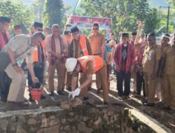 Sesmenko  Letakan Batu Pertama Dua Paket Pembangunan Jalan Nasional di Alor