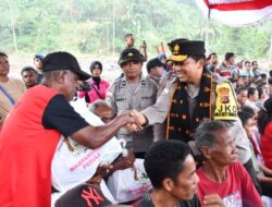 Bantuan Kemanusiaan Polri Tiba di Nagekeo, Warga Sambut dengan Haru dan Syukur