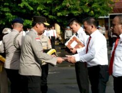 Tim Khusus Pengungkapan Kasus Sebastian Bokol Terima Penghargaan Kapolda NTT