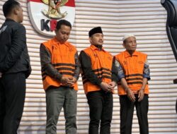 Terima Suap Rp 14,2 M, Bupati Bekasi Ade Kuswara dan Ayahnya Ditahan KPK