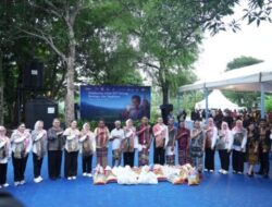 Jelang Nataru PLN Terangi Warga Kelurahan Naioni dengan Baksos 400 Paket Sembako