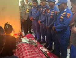 Ditemukan Mengambang, Warga dan Polairud Marnit Flores Timur Evakuasi Korban Memancing