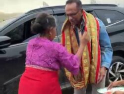 Massa Mutis Timau Hadang Mobil Usman Husin Ternyata Beri Penghormatan Karena Perjuangannya