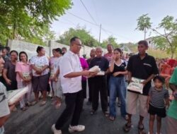 Anggota DPR RI Usman Husin Salurkan Bantuan 210 Kantong Beras di Kelurahan Namosain Kota Kupang