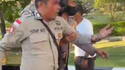 Dua Anggota Polisi Terluka Kena Lemparan Batu Saat Amankan Unjuk Rasa di Kantor Gubernur