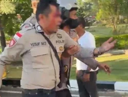 Dua Anggota Polisi Terluka Kena Lemparan Batu Saat Amankan Unjuk Rasa di Kantor Gubernur
