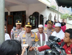 Pasca Gempa Flores, Kapolda NTT Salurkan Rp100 Juta untuk Renovasi Masjid Attaqwa Lokoboko