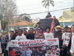 Keluarga Tujuh Terdakwa Kasus Bastian Bokol Soroti Dugaan Rekayasa Perkara, Minta Hakim Bebaskan Anak Mereka