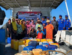 Polairud Polda NTT Perkuat Kepedulian kepada Warga Pulau Kera lewat Bantuan Air Bersih